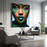 Green Girl wunderschöne afrikanische Frau mit grünen Augen und grün geschminkt_mockup_03